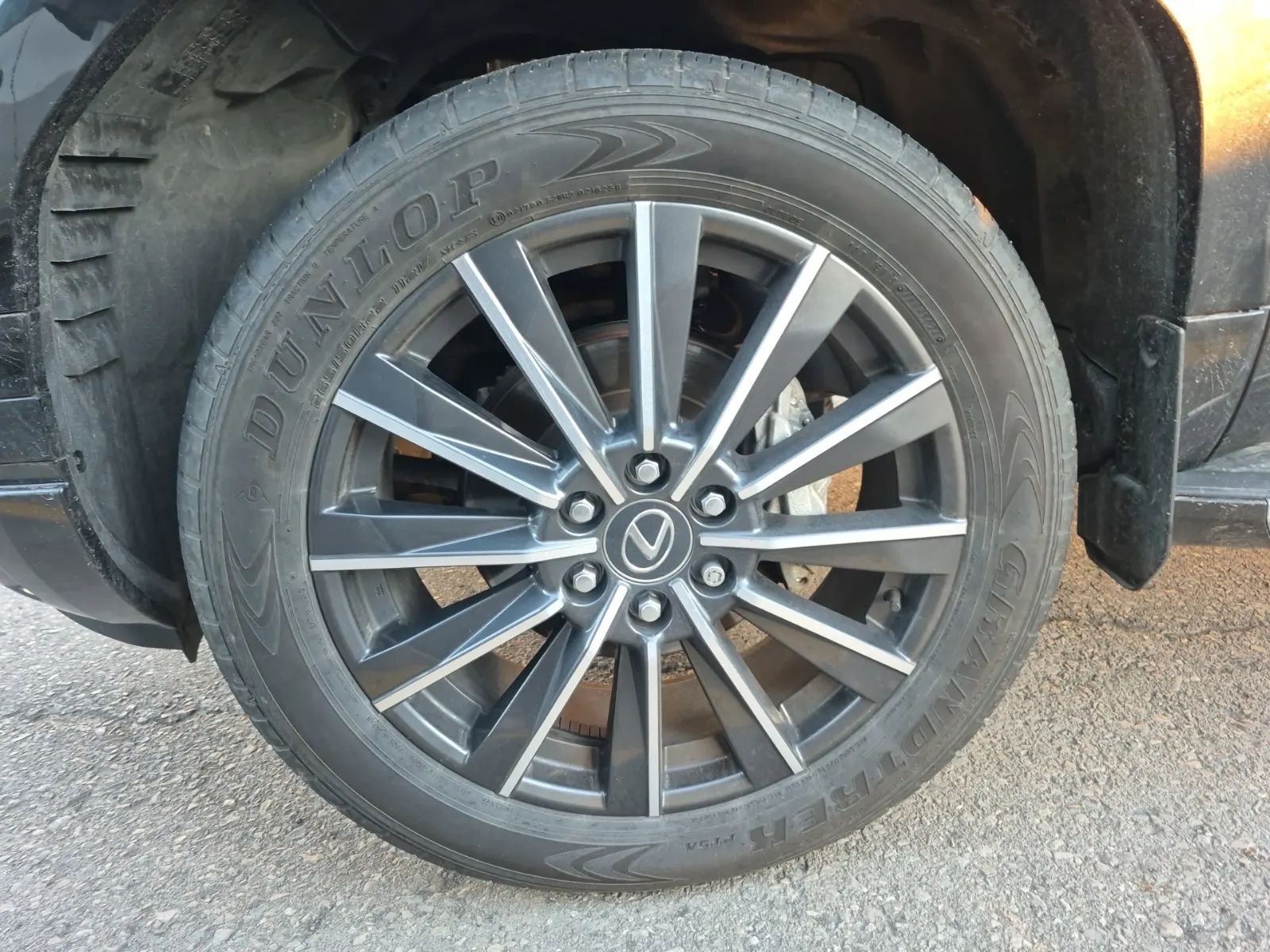 Front driver wheel/tire photo