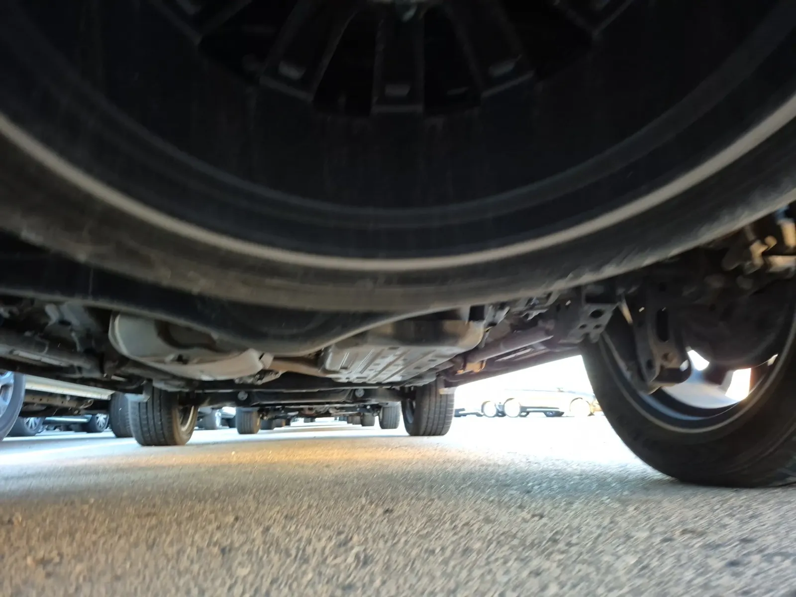 Undercarriage - Rear Photo