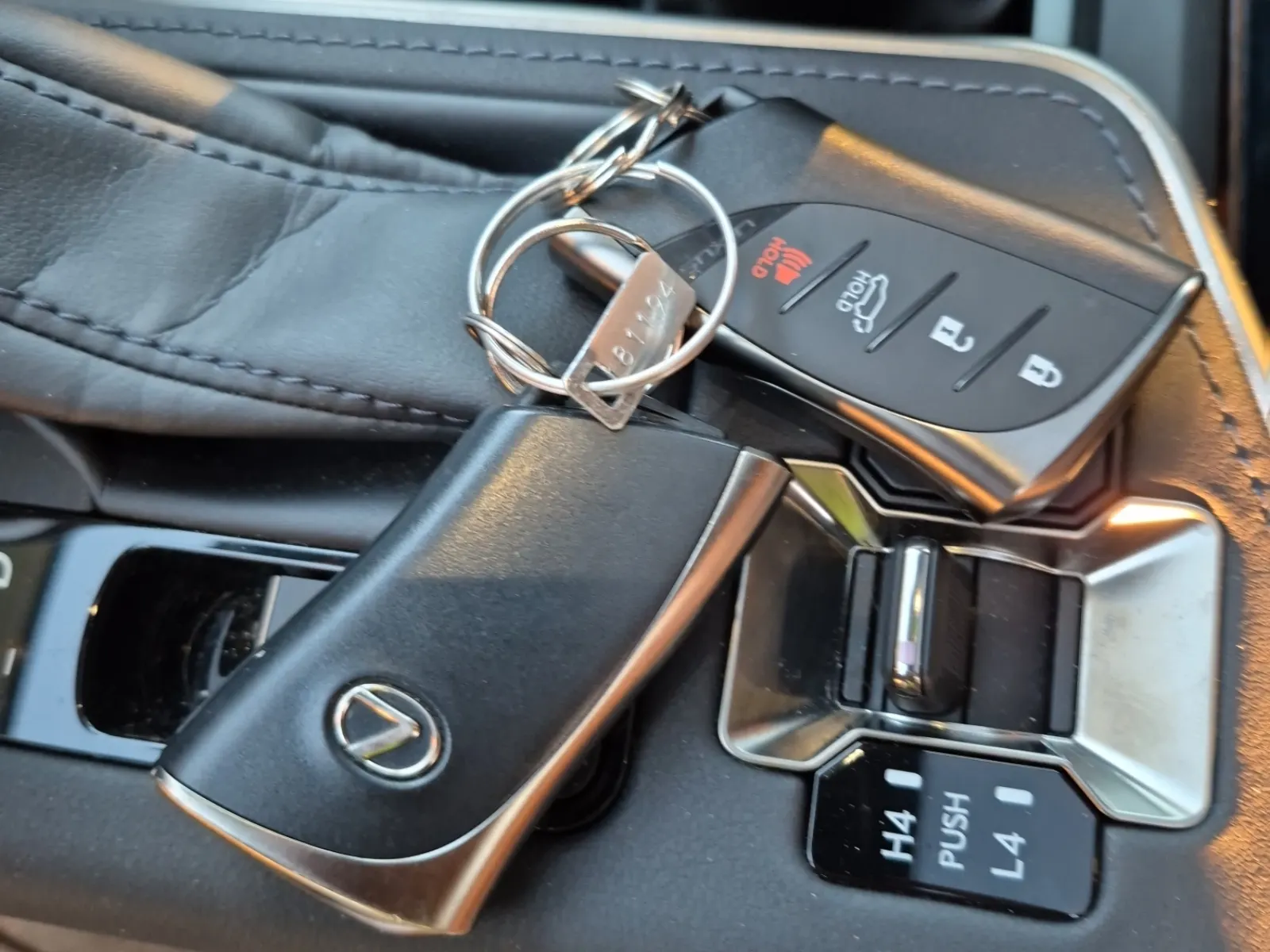 Keys/Fobs/Manual Photo