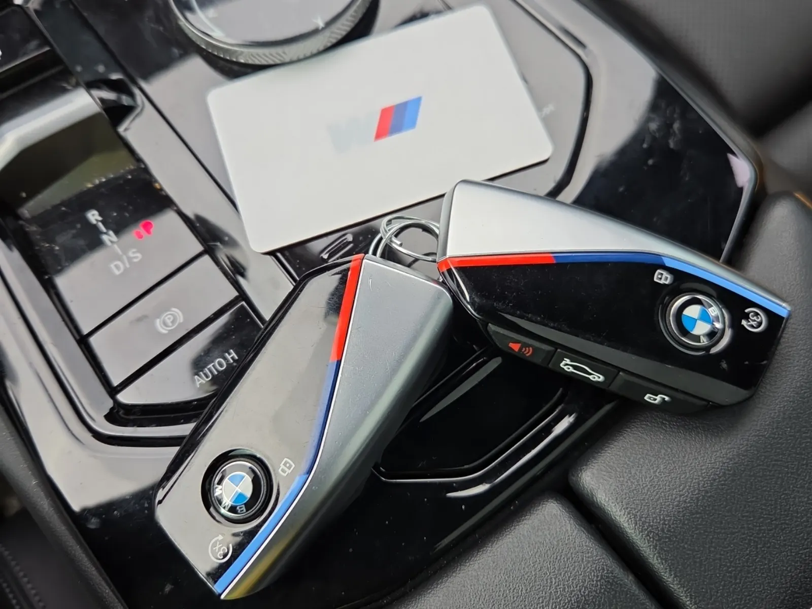 Keys/Fobs/Manual Photo