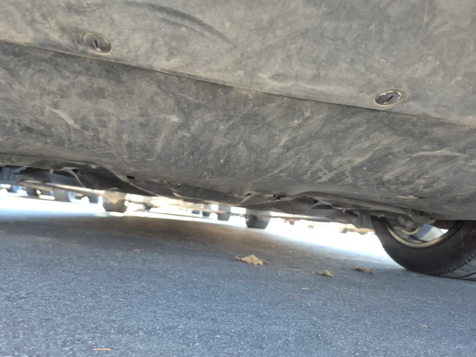Undercarriage - Rear Photo
