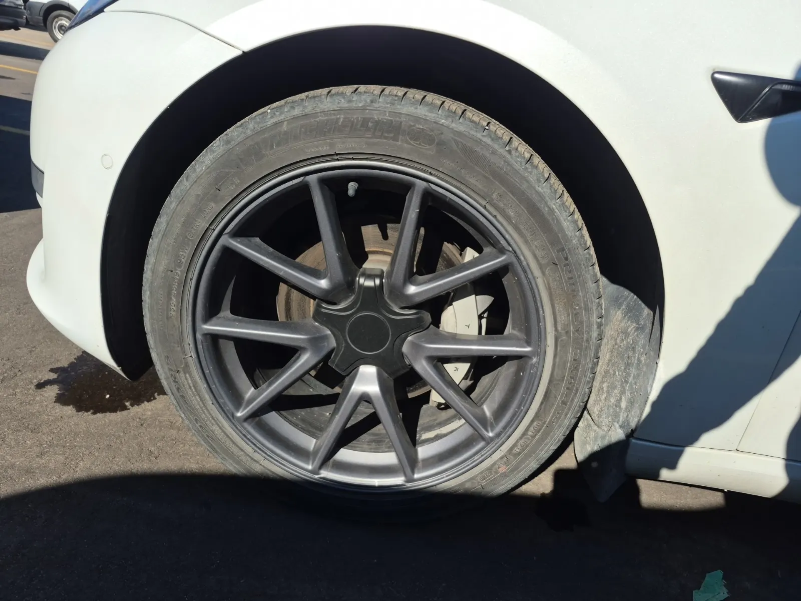 Front driver wheel/tire photo