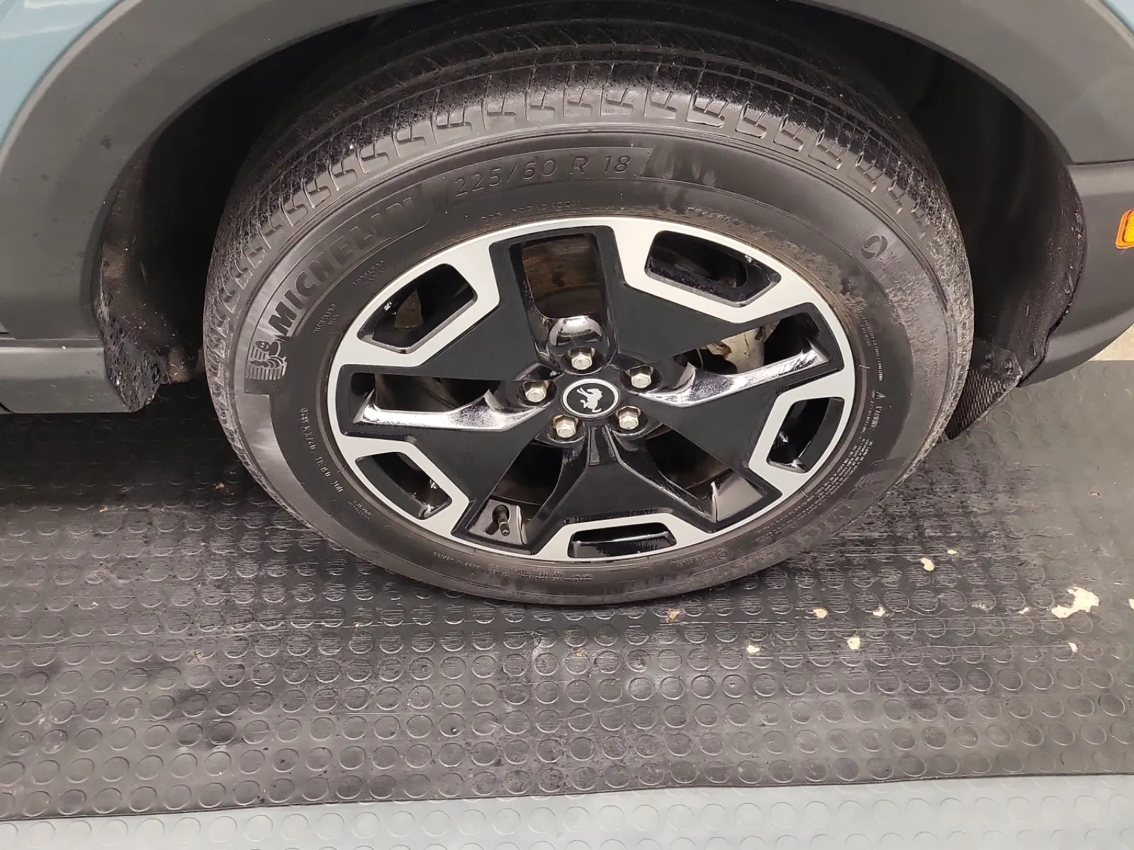 Right Front Wheel/Tire Photo