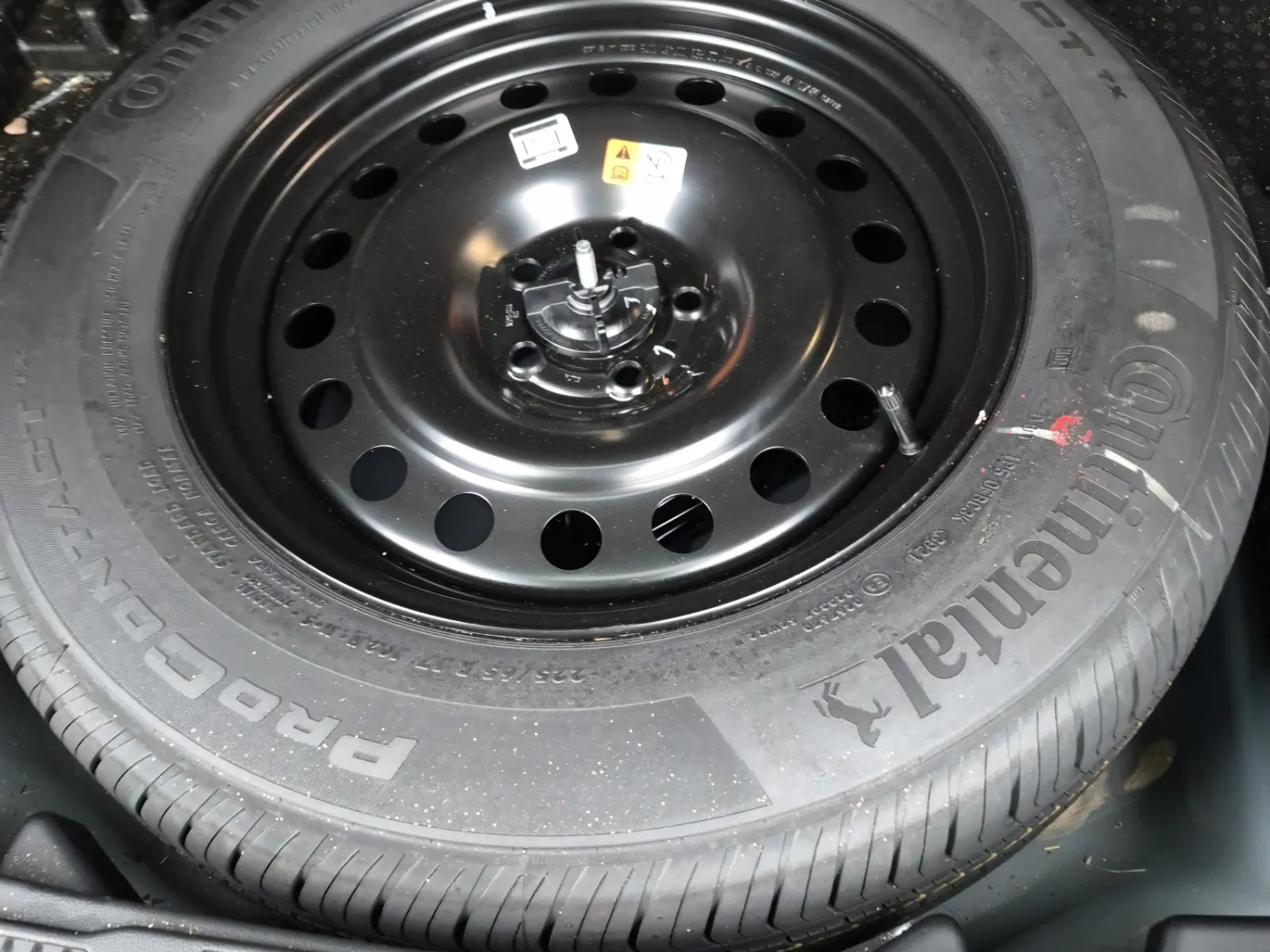 Spare Tire & Wheel Photo