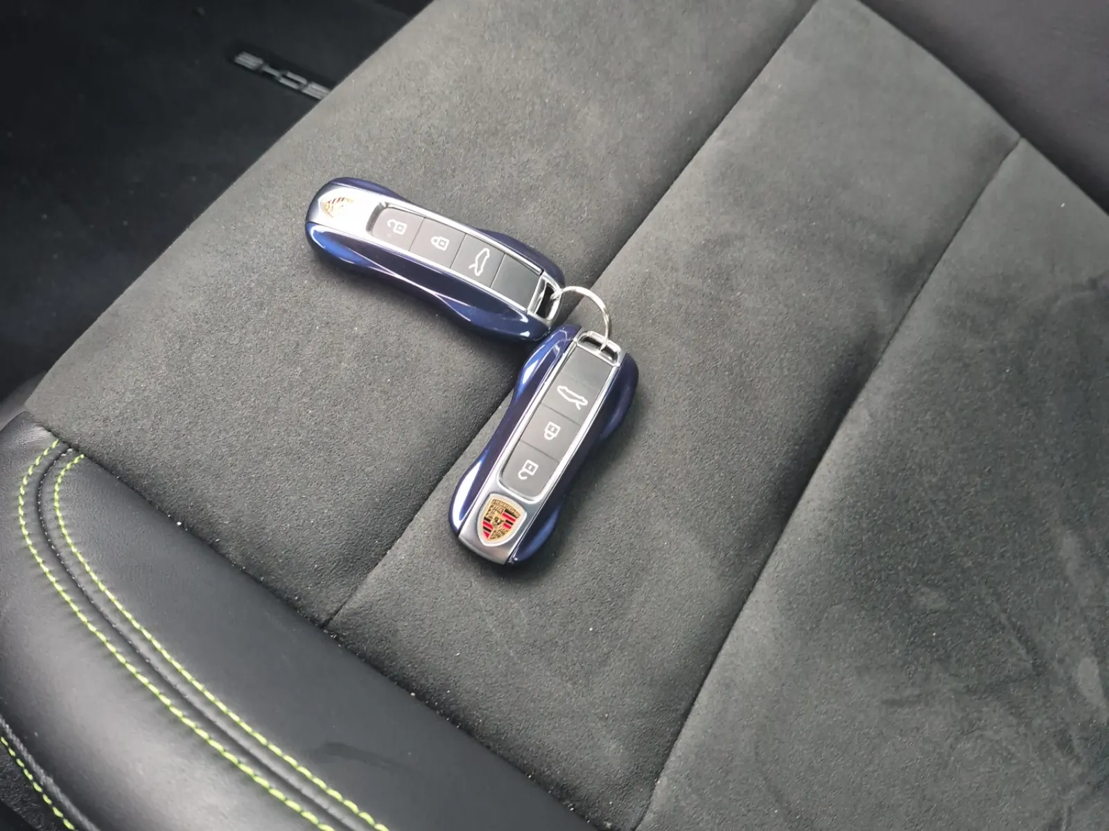 Keys/Fobs/Manual Photo