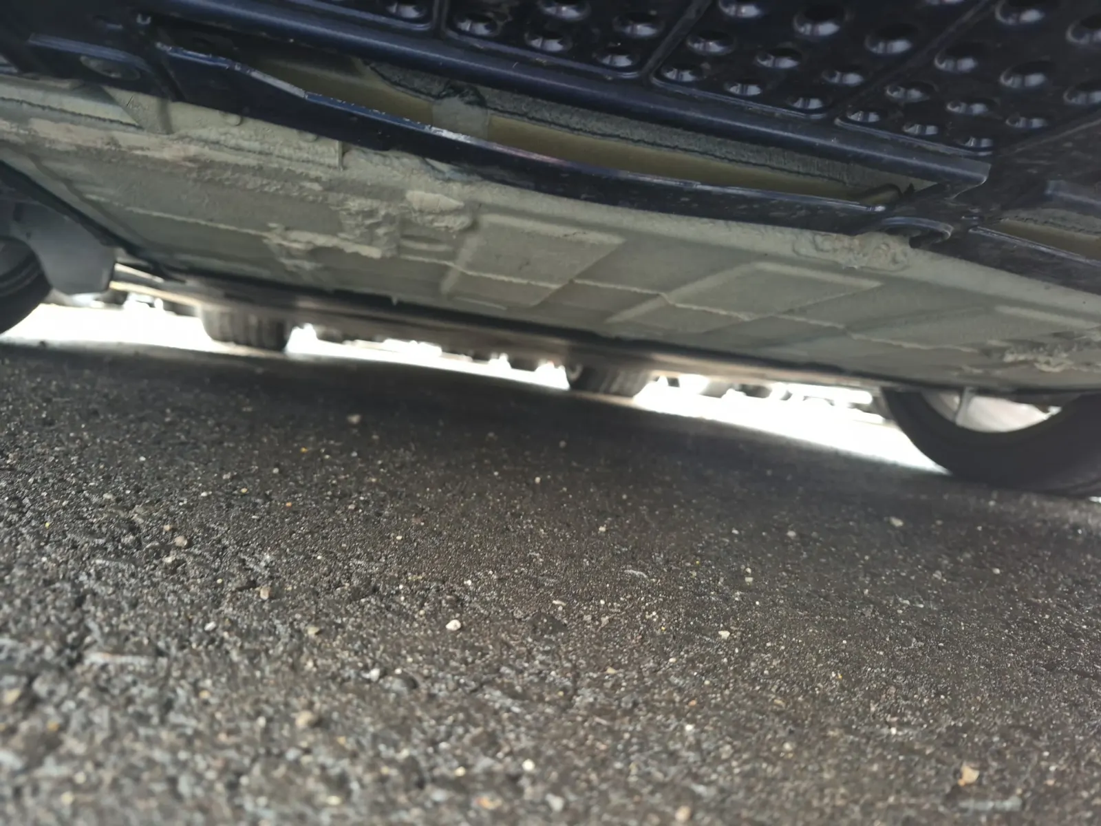 Undercarriage - Front Photo