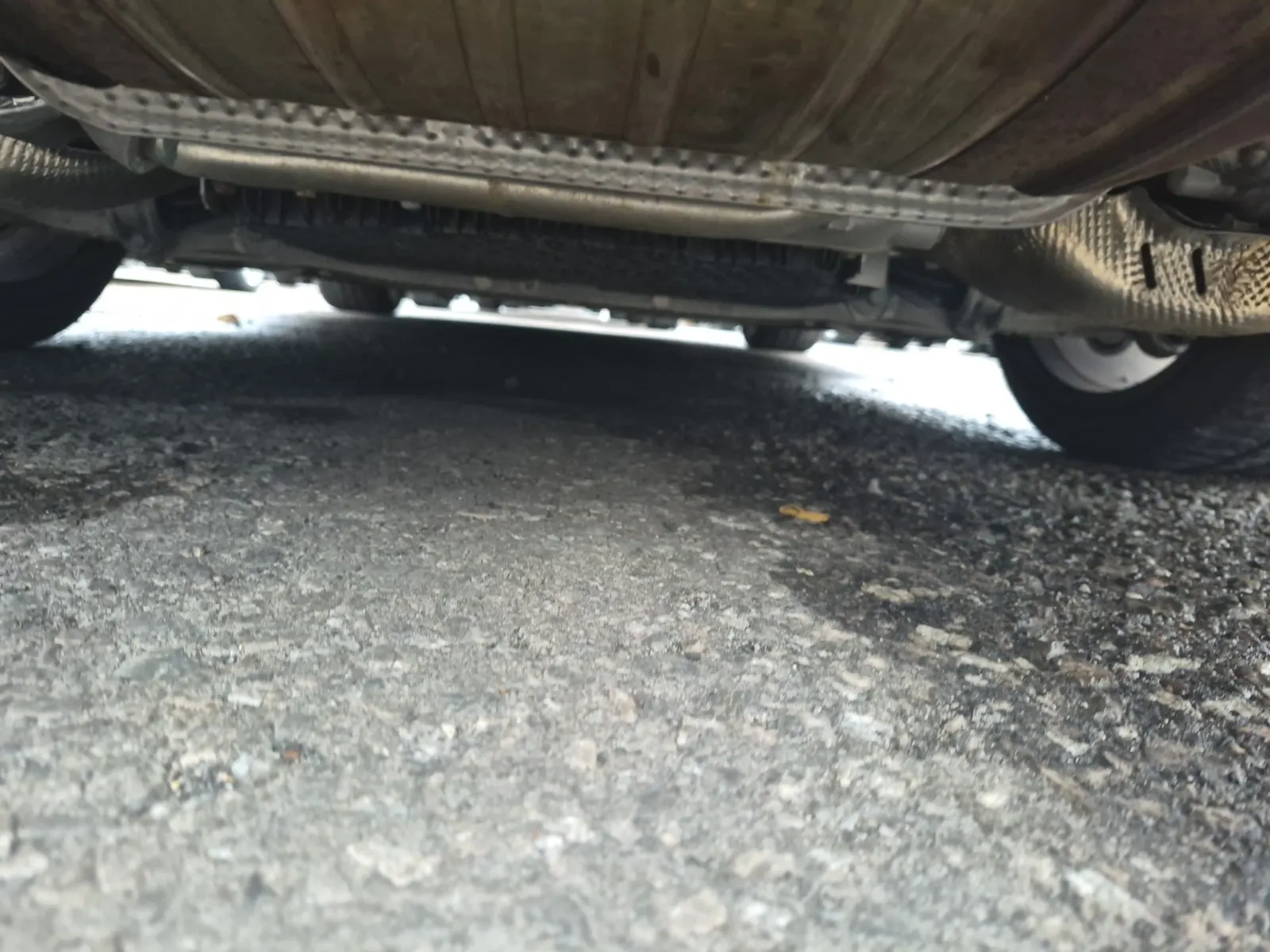 Undercarriage - Rear Photo