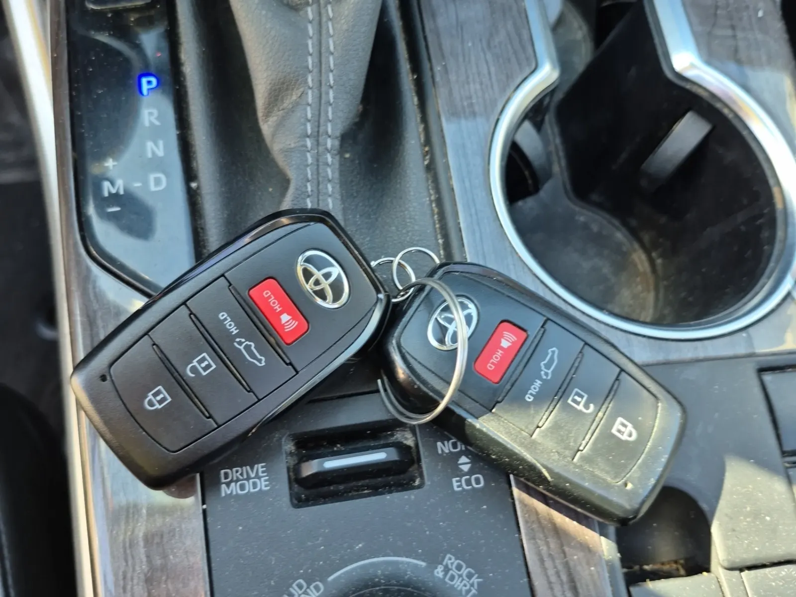 Keys/Fobs/Manual Photo