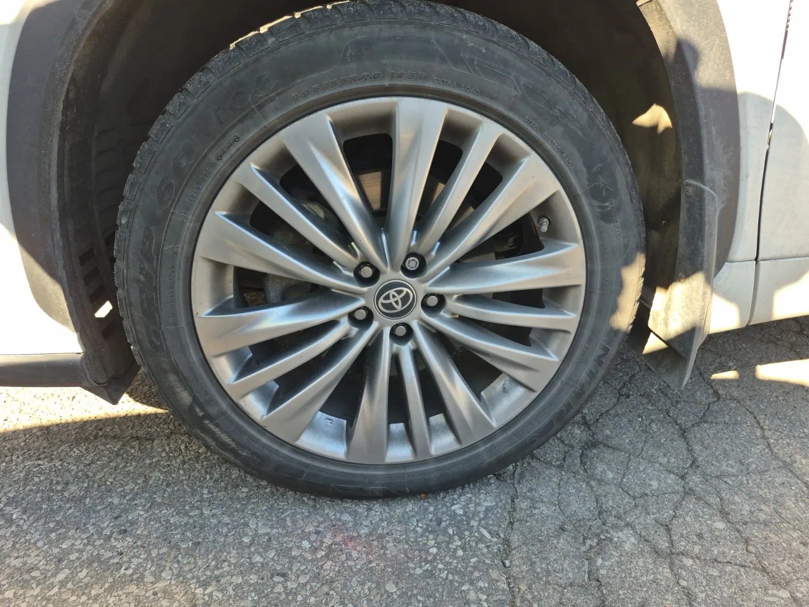 Front driver wheel/tire photo