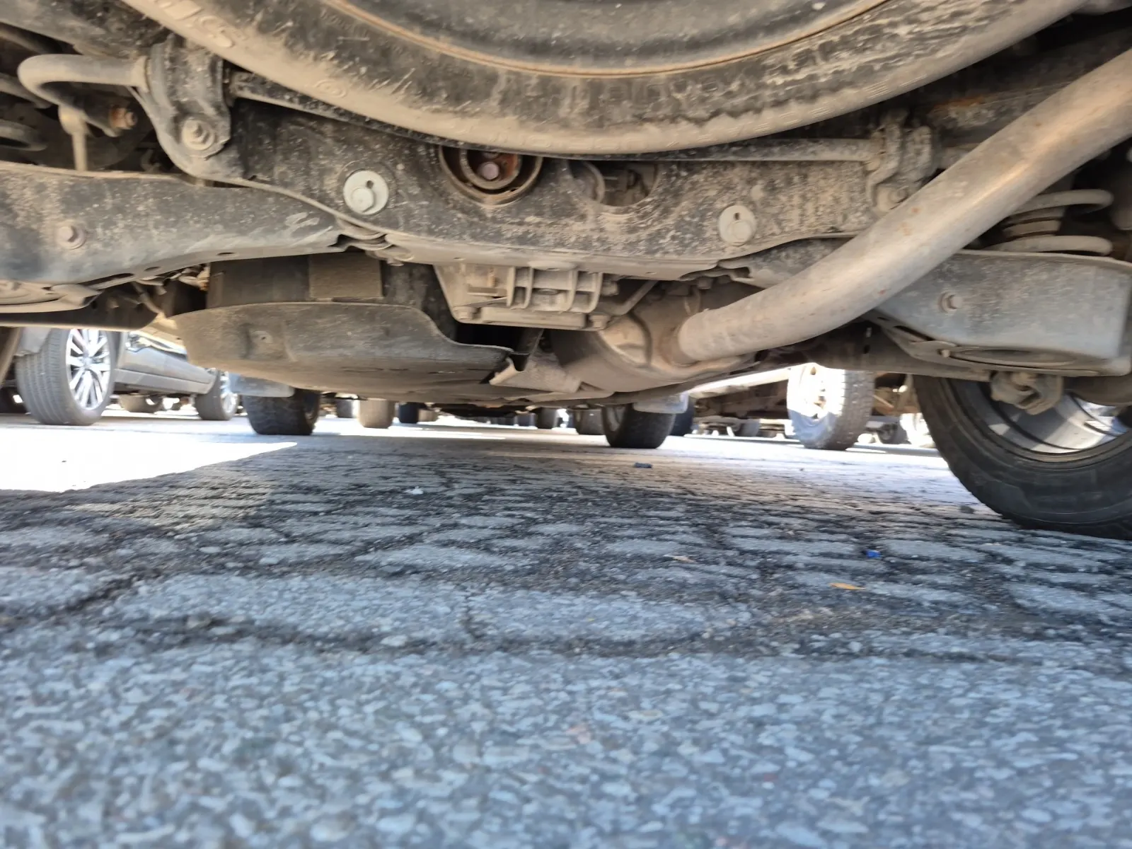 Undercarriage - Rear Photo