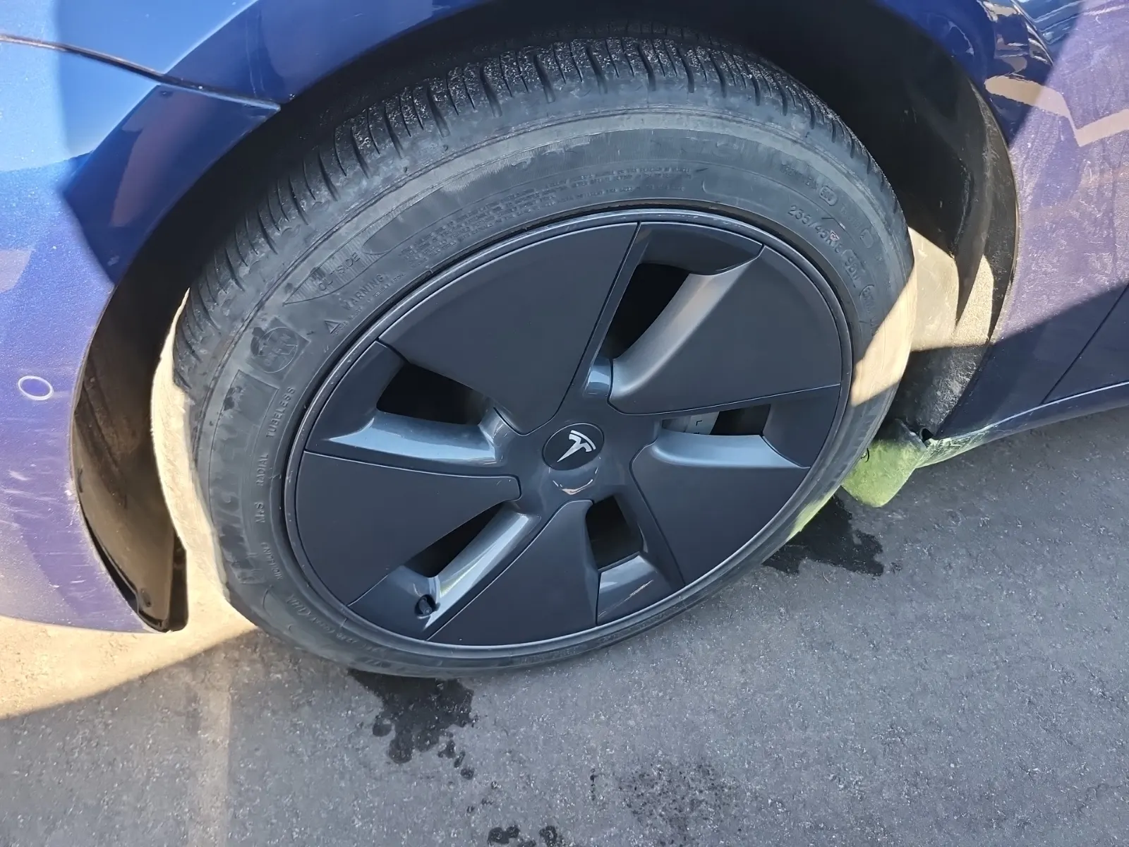 Front driver wheel/tire photo