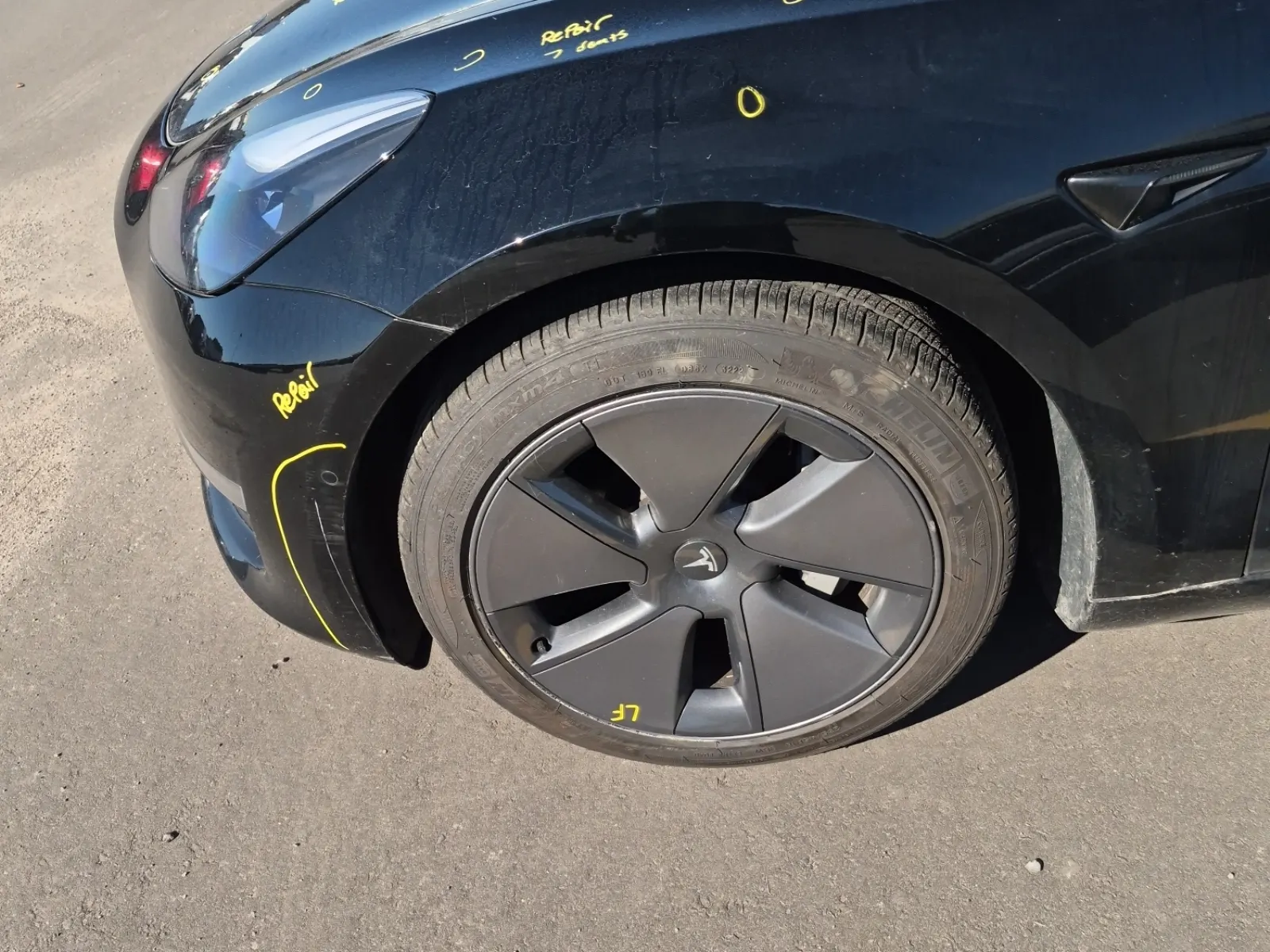 Front driver wheel/tire photo