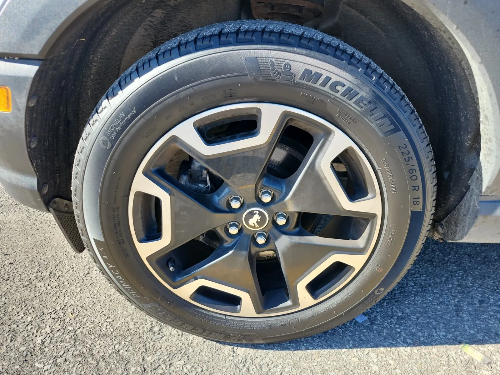 Front driver wheel/tire photo