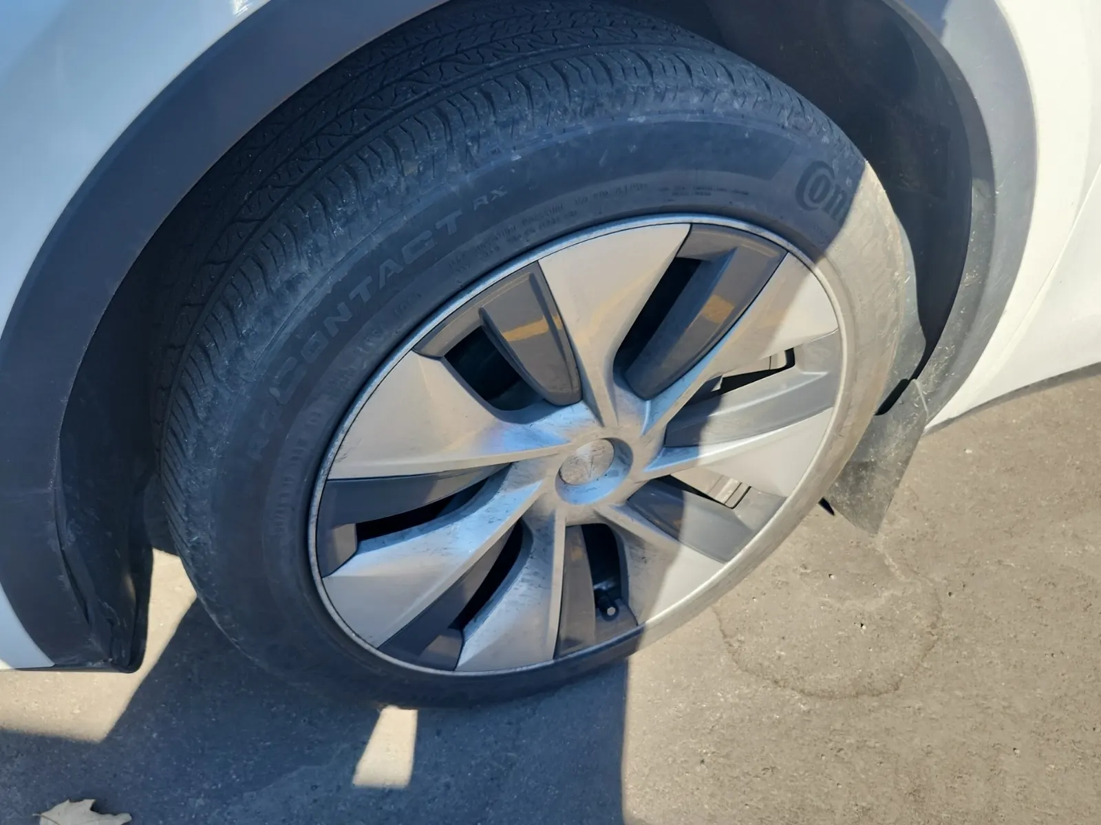 Front driver wheel/tire photo