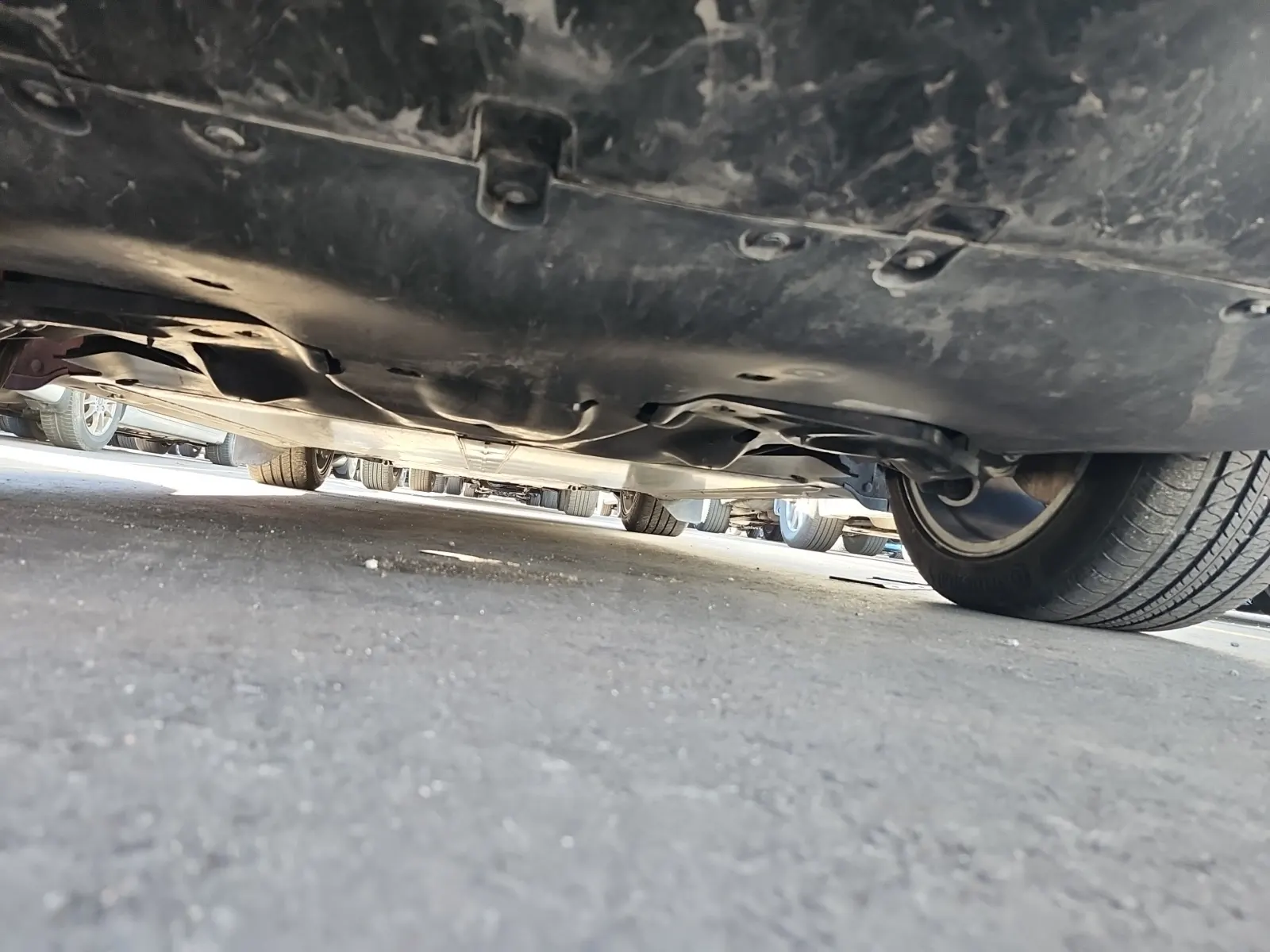 Undercarriage - Rear Photo