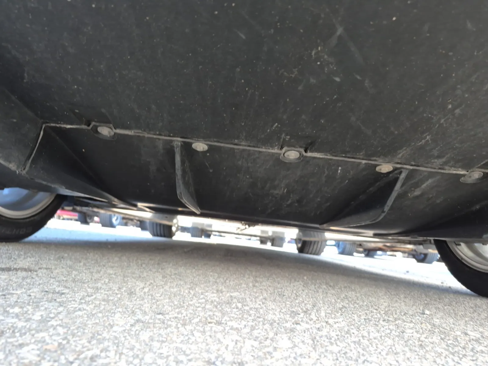 Undercarriage - Rear Photo