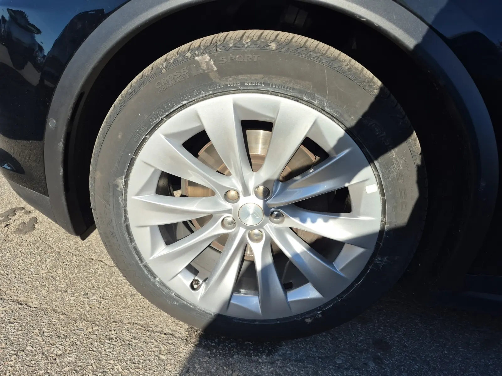 Front driver wheel/tire photo
