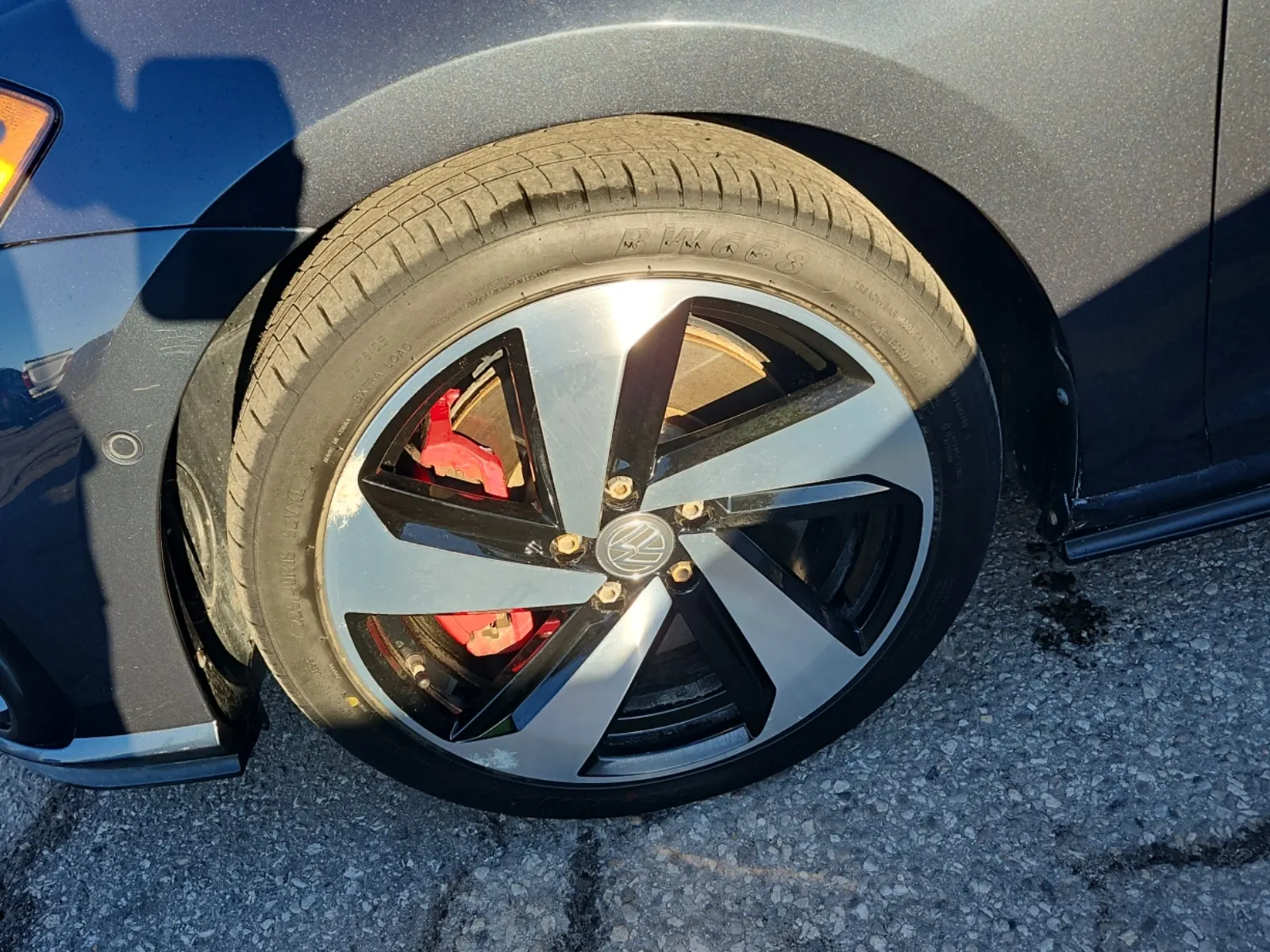Front driver wheel/tire photo