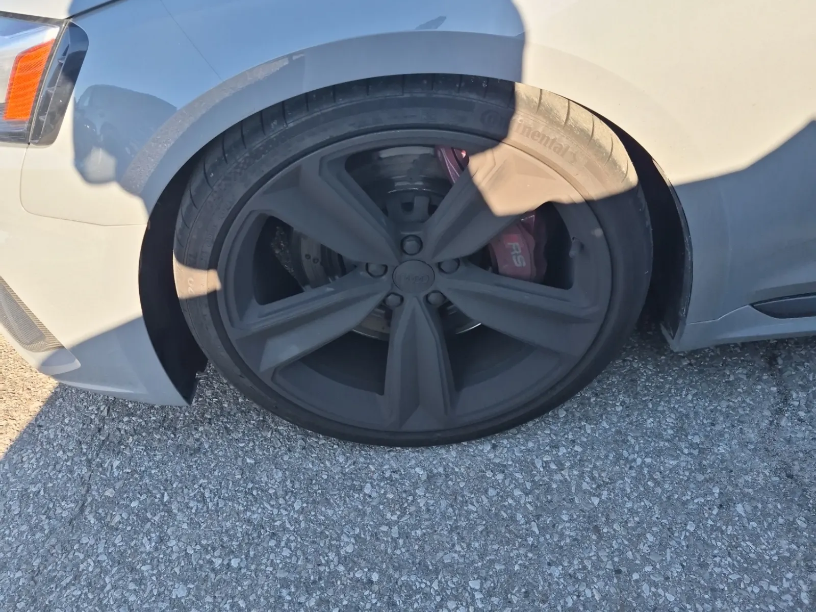 Front driver wheel/tire photo