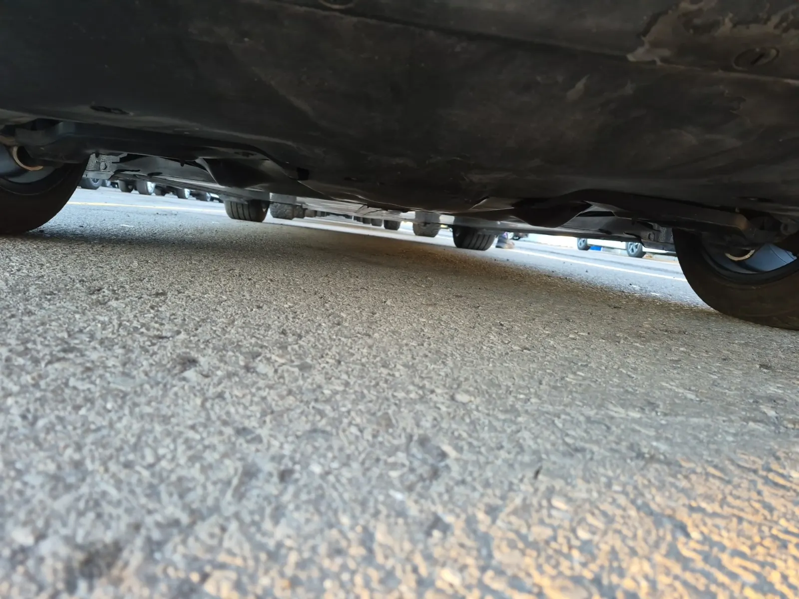 Undercarriage - Rear Photo