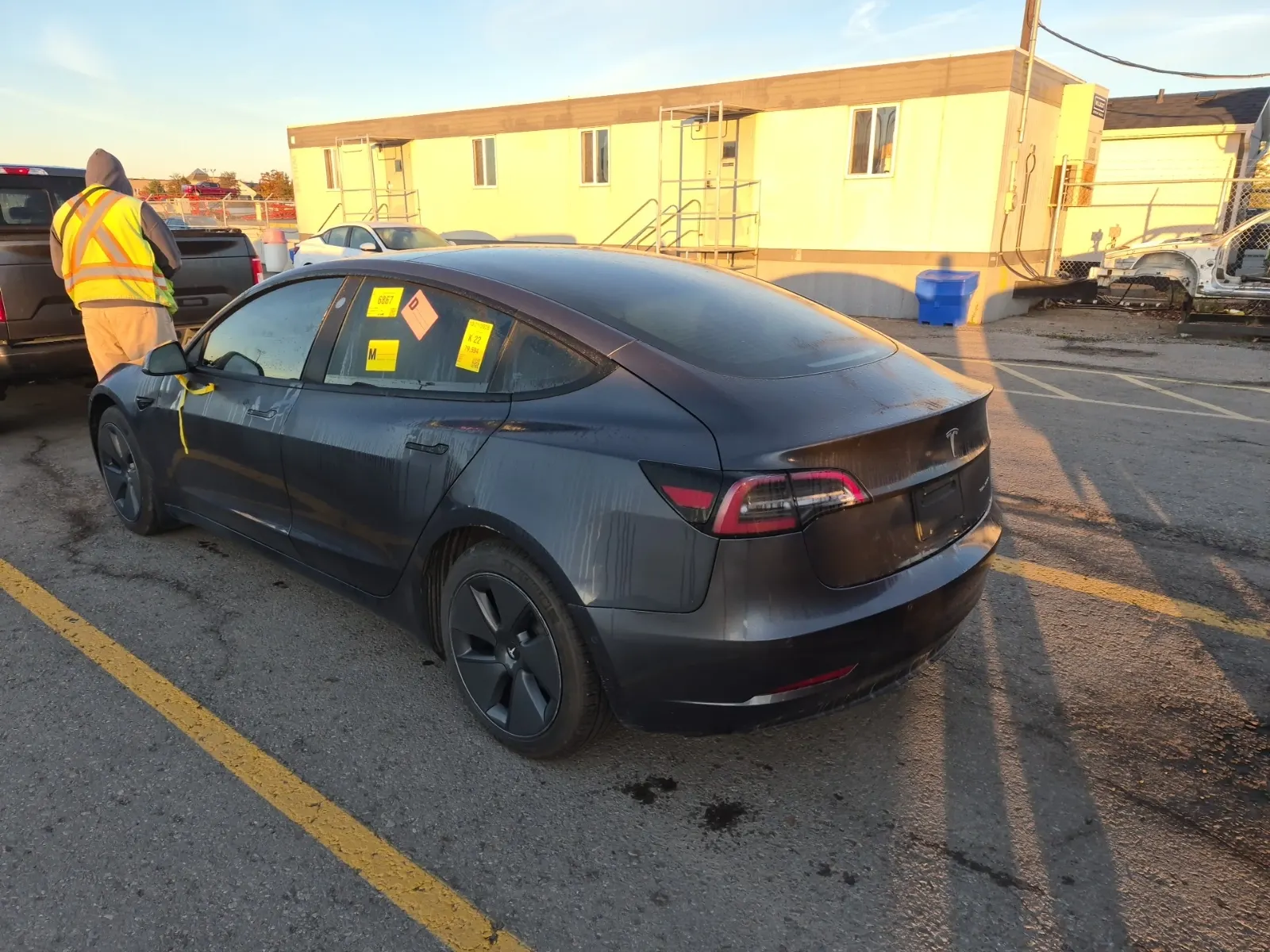 Driver Rear 3/4 Photo