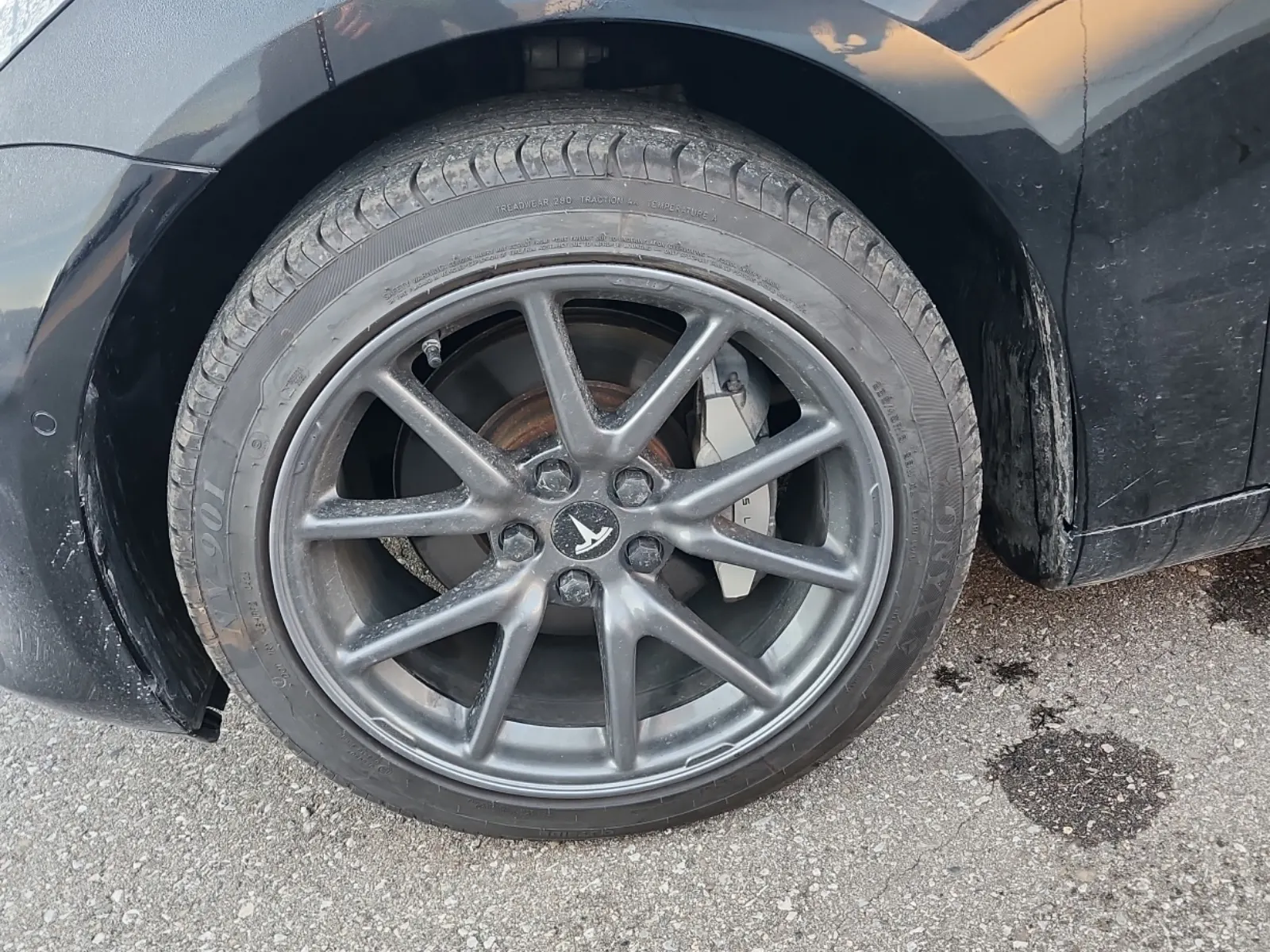 Front driver wheel/tire photo