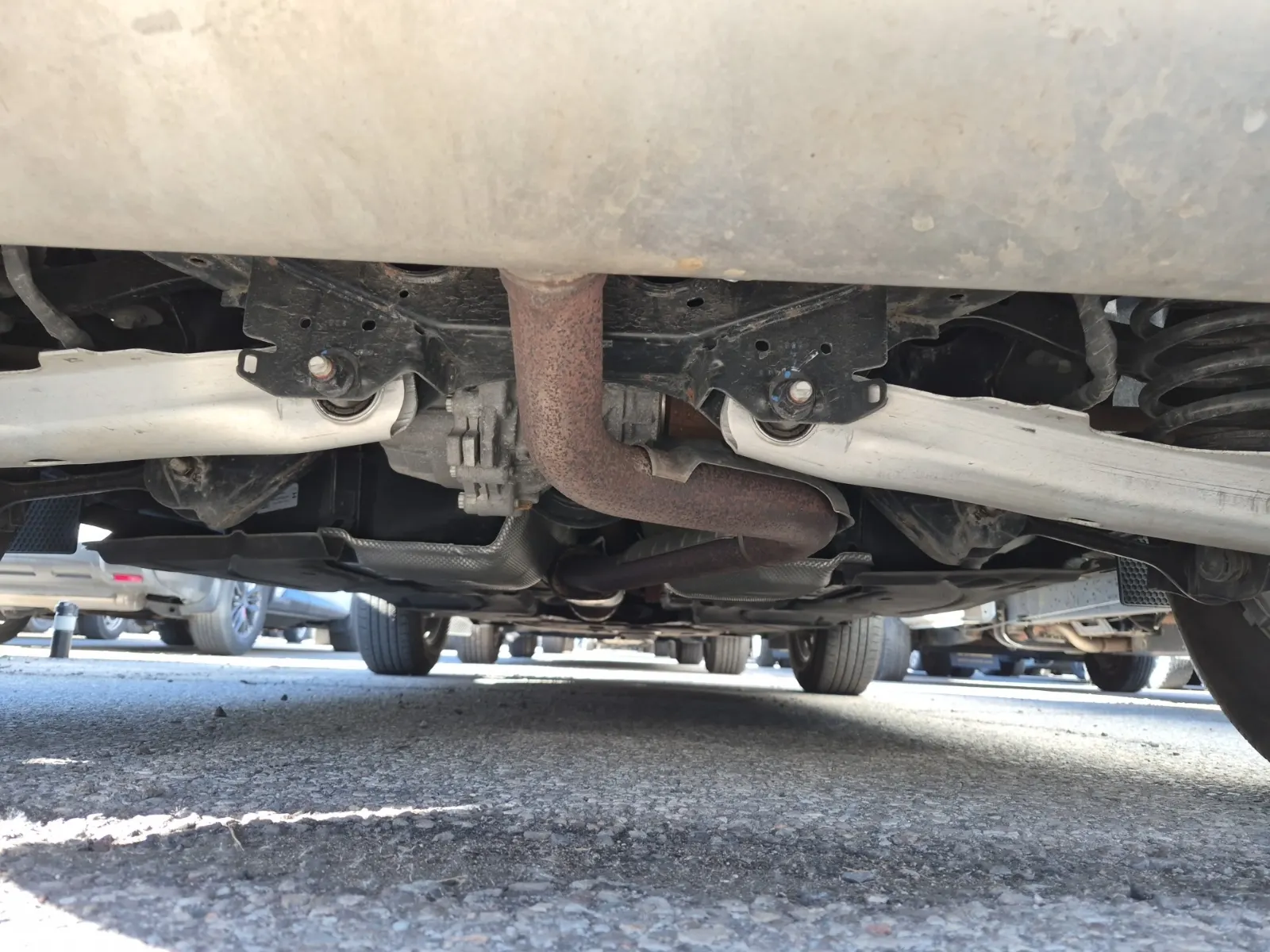 Undercarriage - Rear Photo