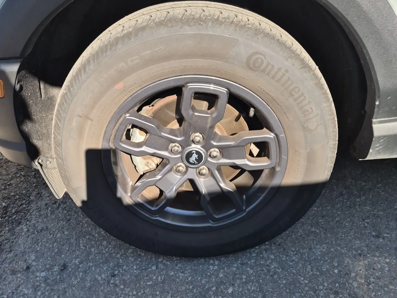 Front driver wheel/tire photo