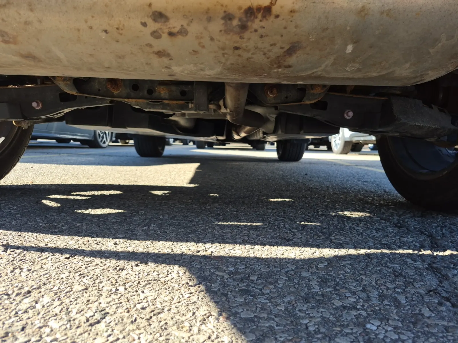 Undercarriage - Rear Photo