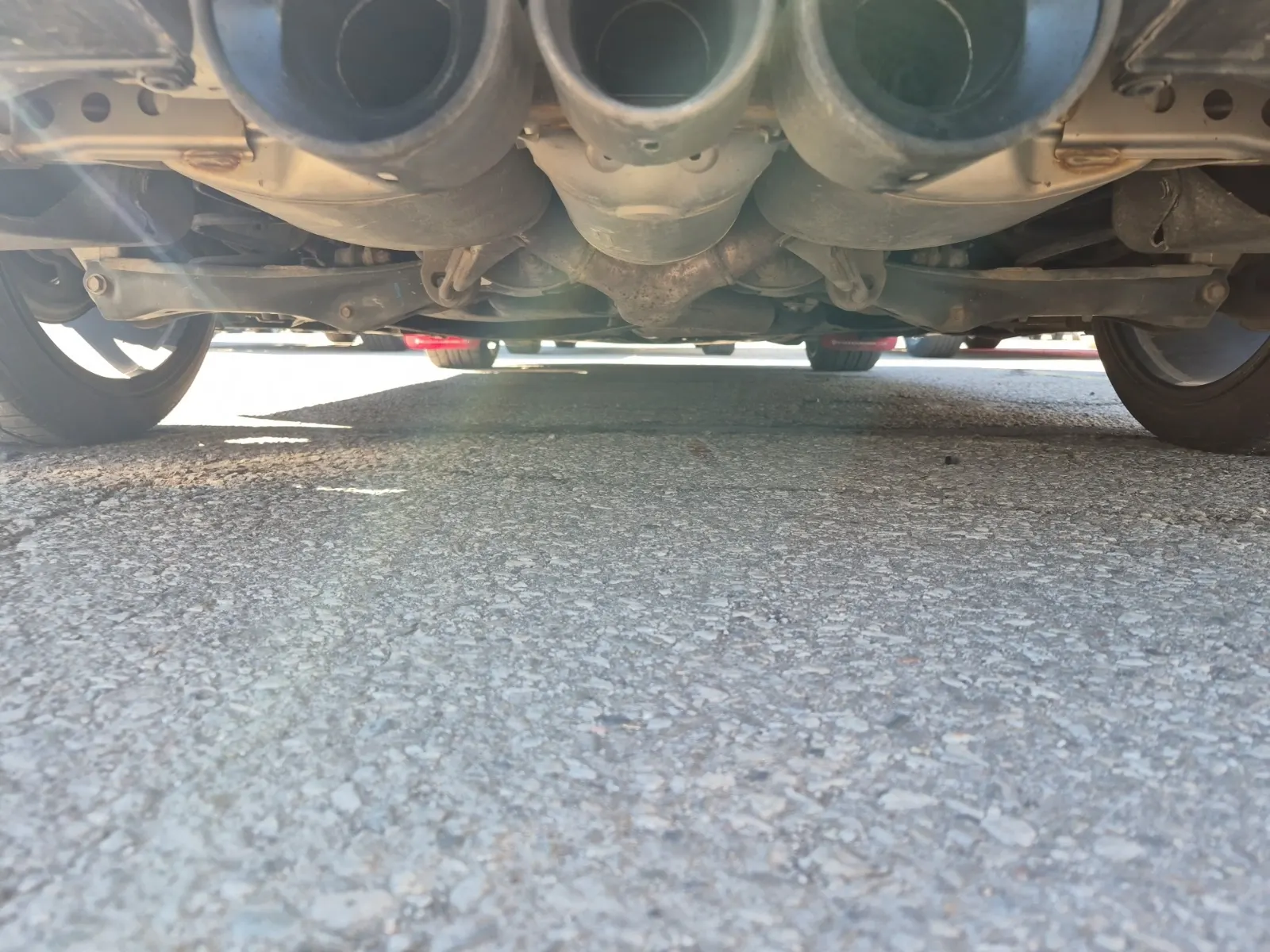 Undercarriage - Rear Photo