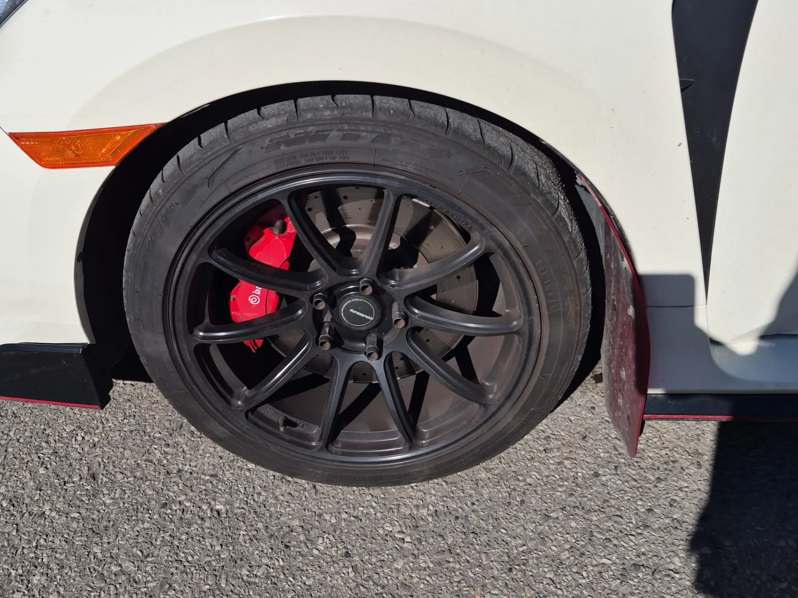 Front driver wheel/tire photo