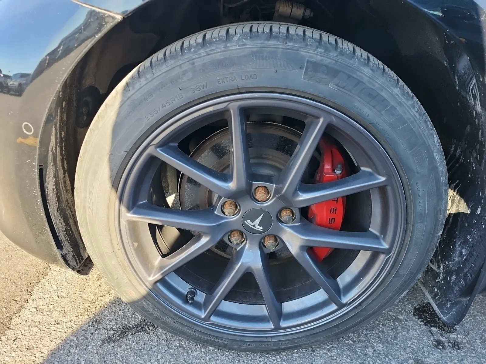 Front driver wheel/tire photo