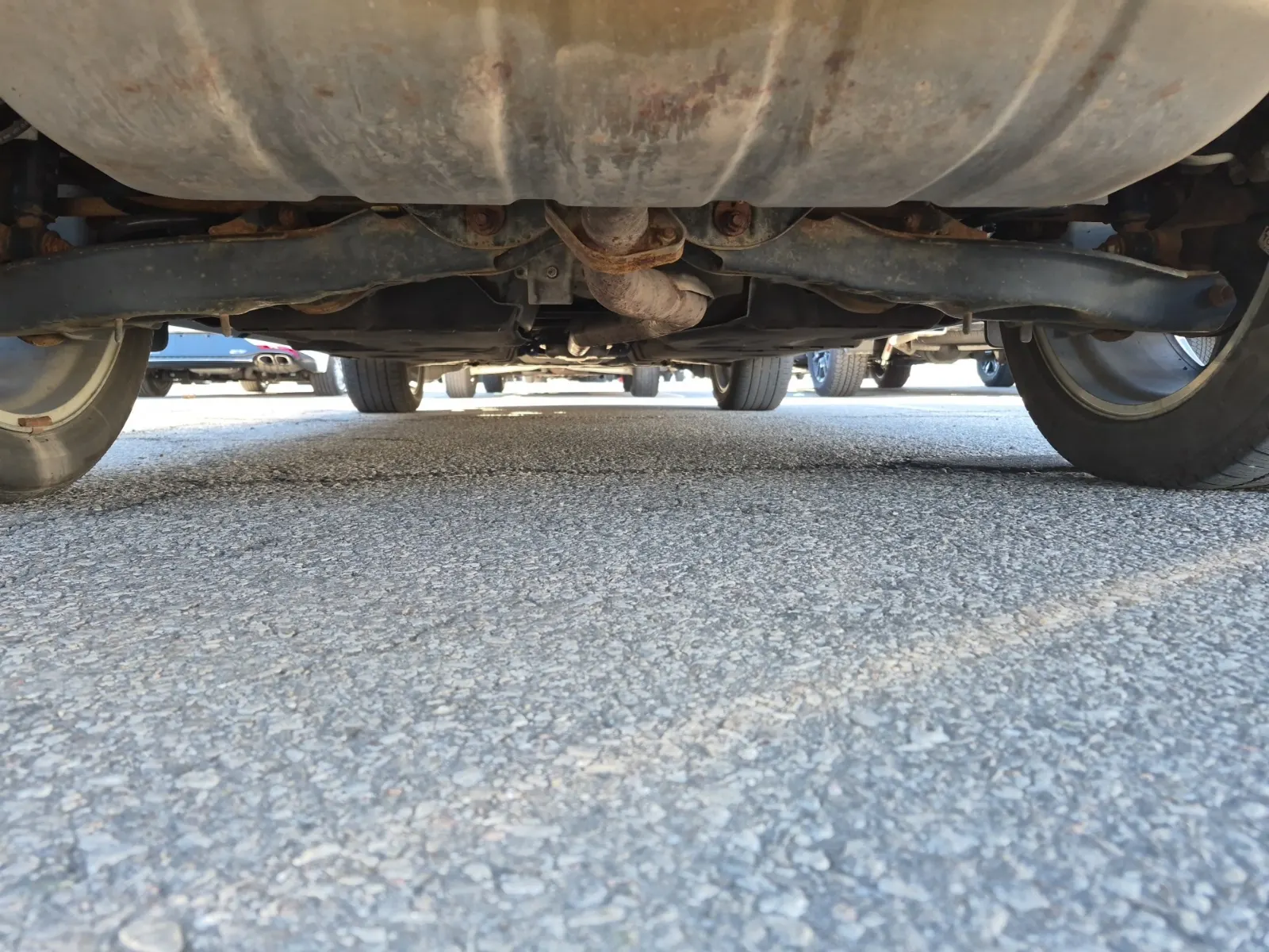 Undercarriage - Rear Photo