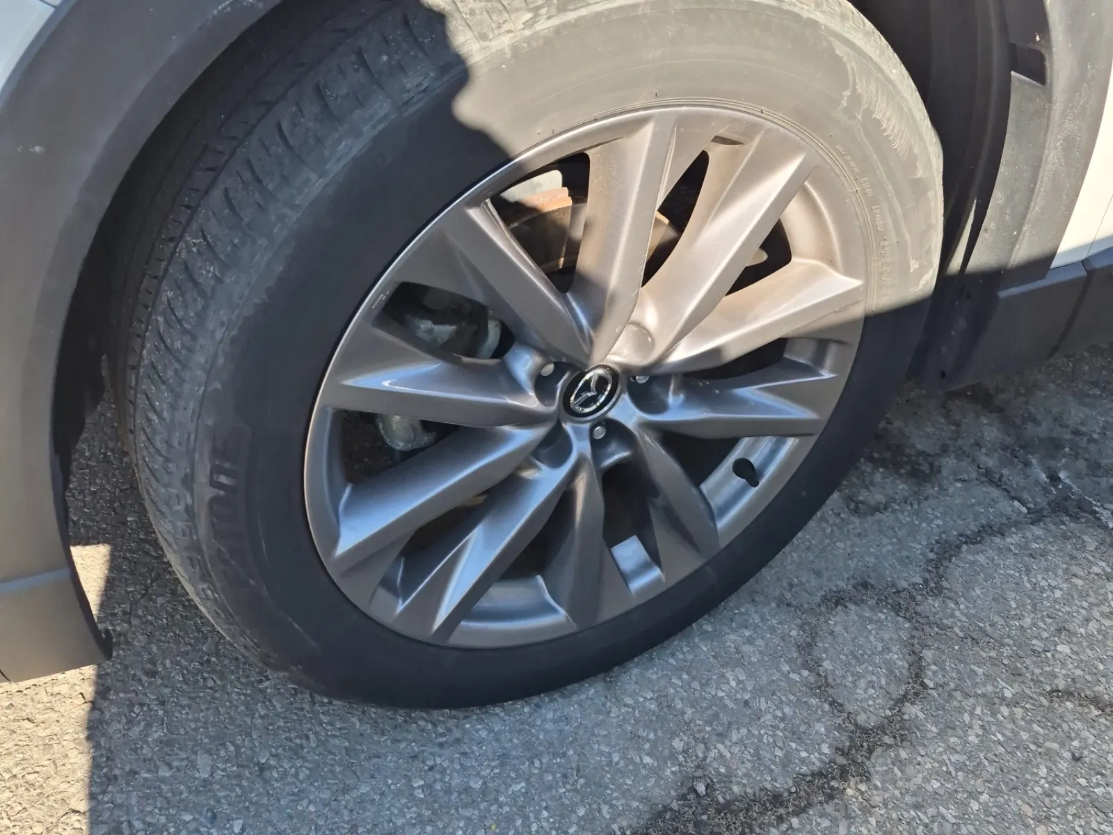 Front driver wheel/tire photo