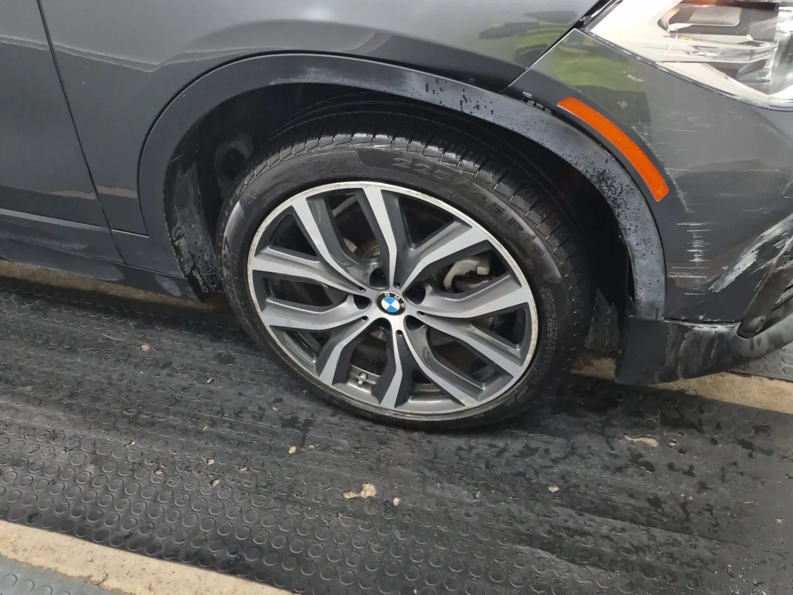 Right Front Wheel/Tire Photo