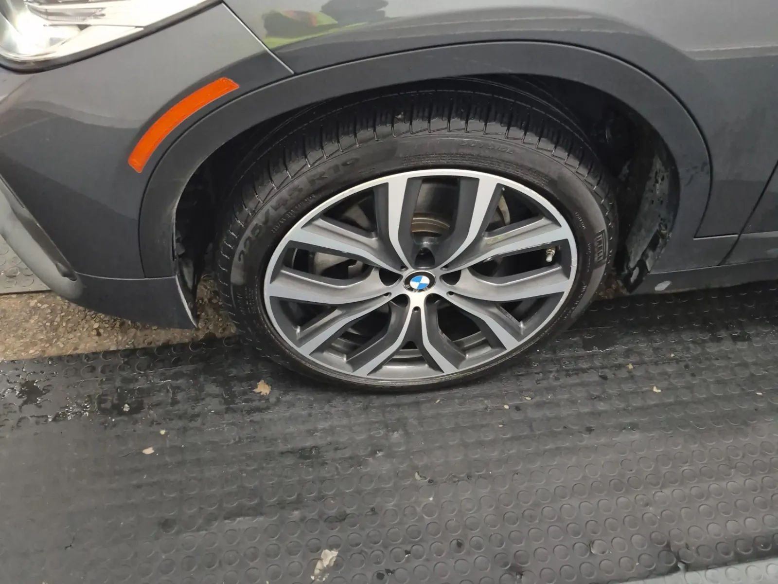 Front driver wheel/tire photo