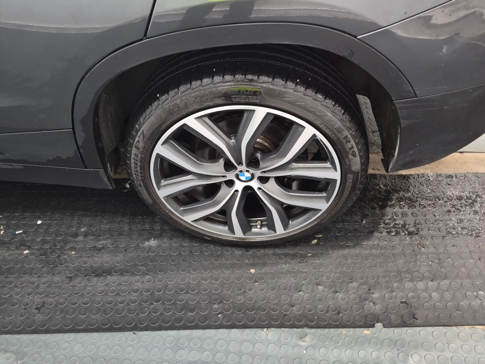 Left Rear Wheel/Tire Photo