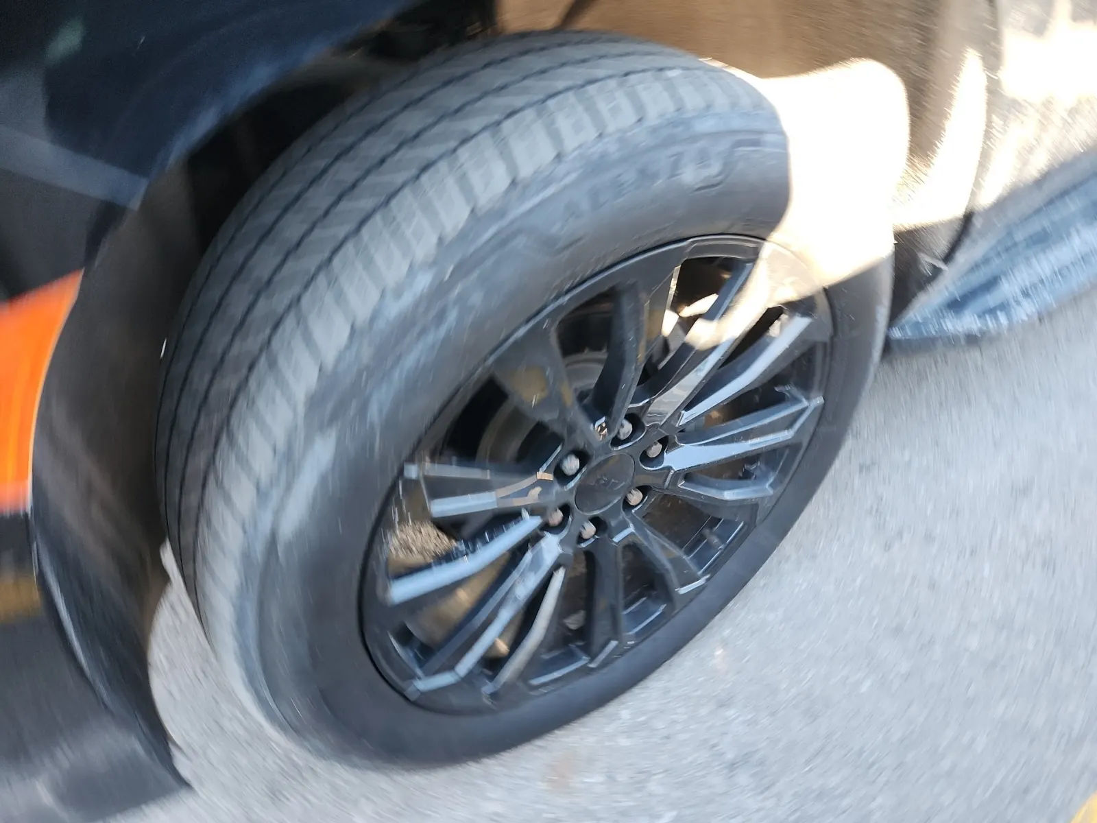 Front driver wheel/tire photo