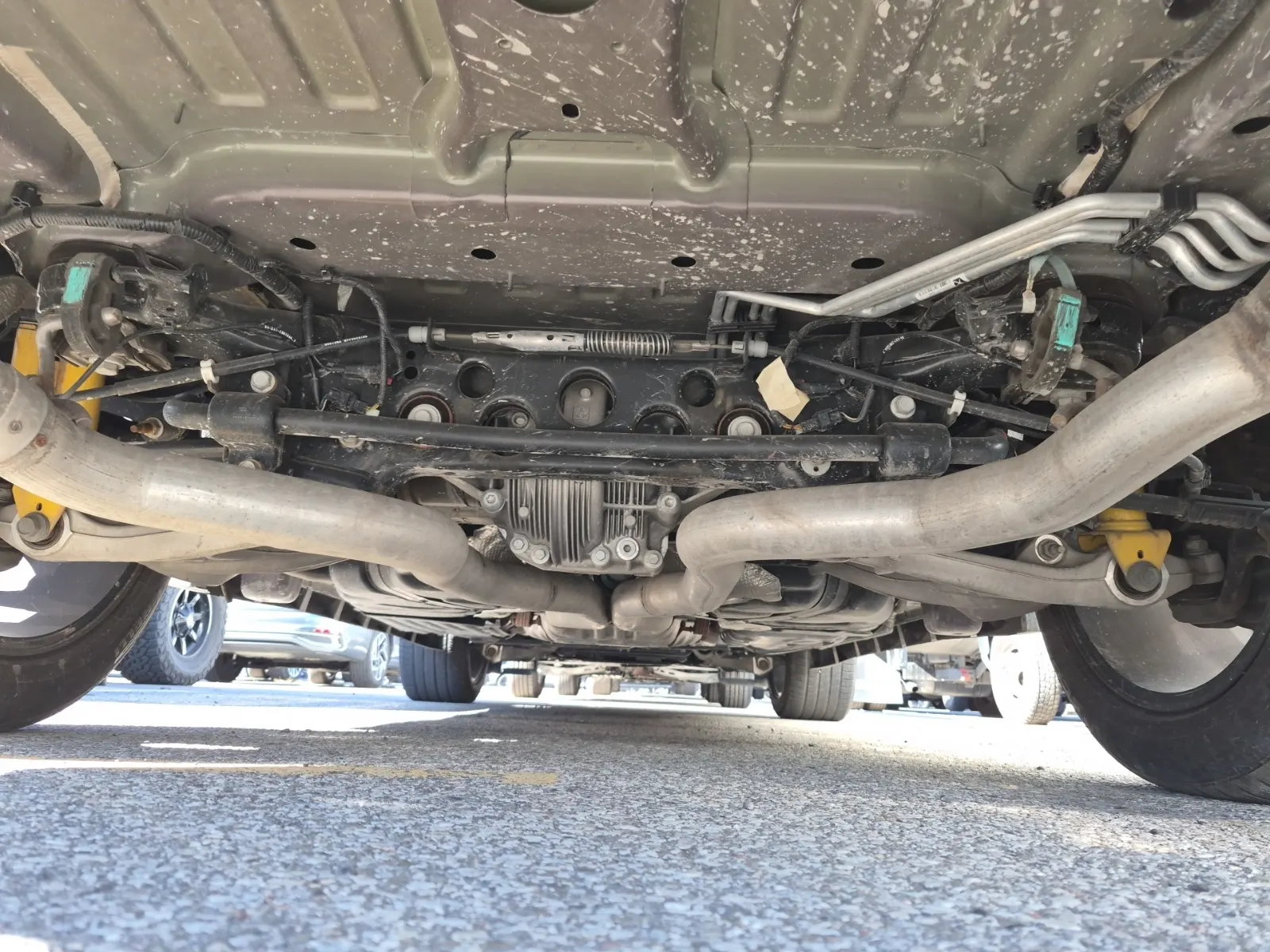 Undercarriage - Rear Photo