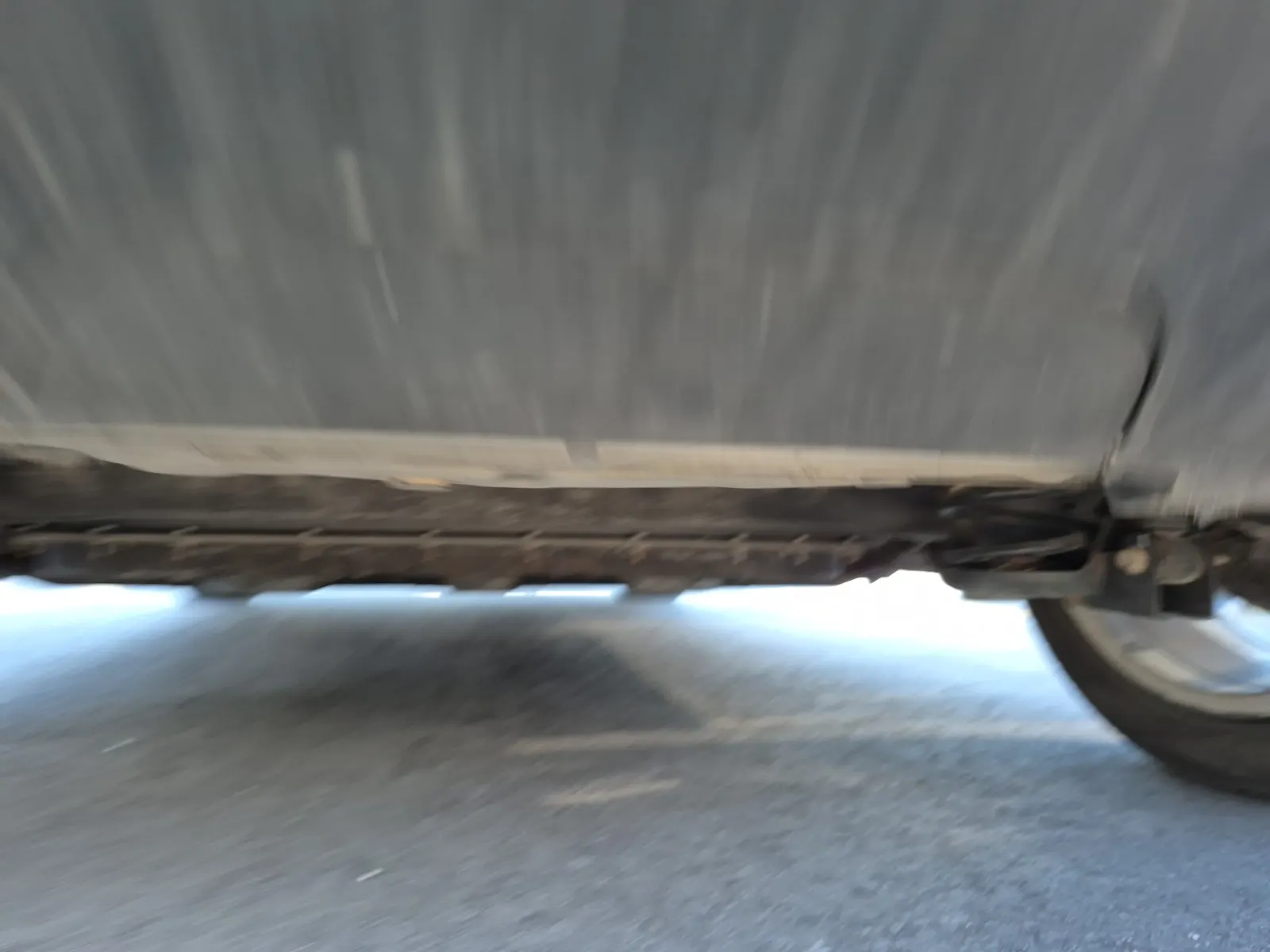 Undercarriage - Rear Photo