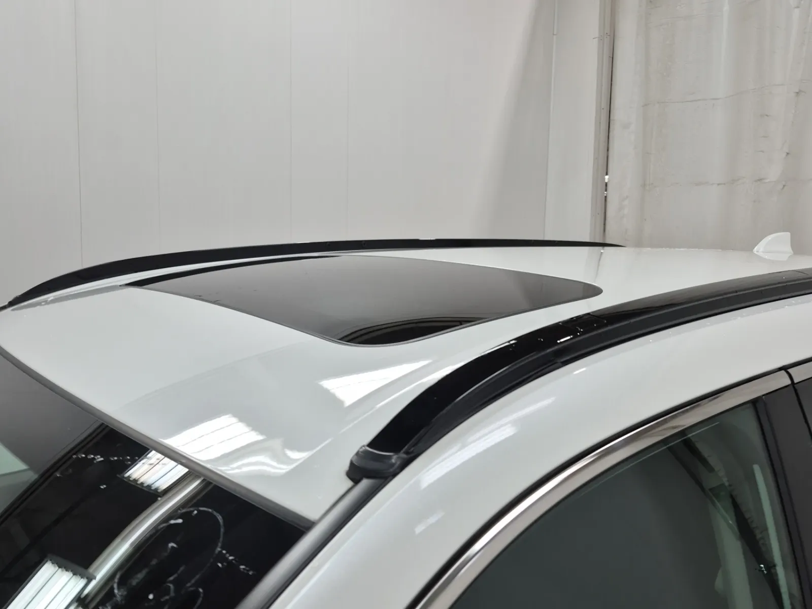 Exterior Roof Photo