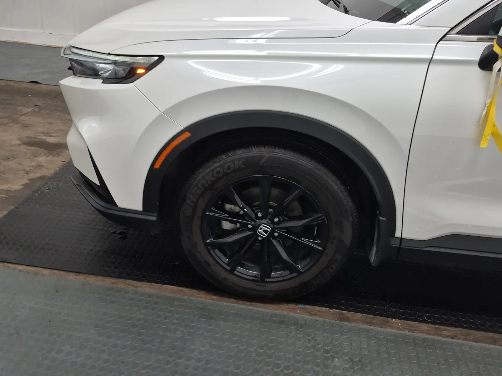 Front driver wheel/tire photo