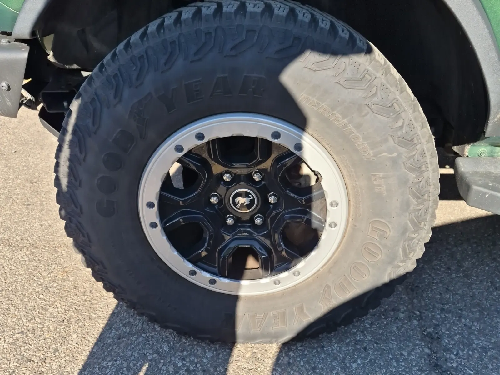Front driver wheel/tire photo