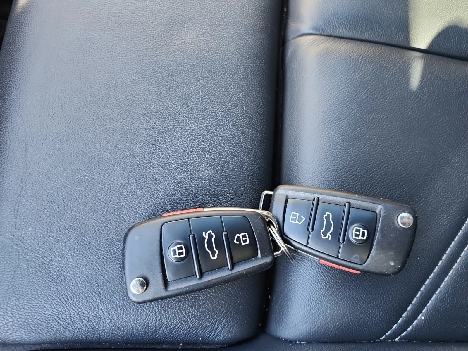 Keys/Fobs/Manual Photo