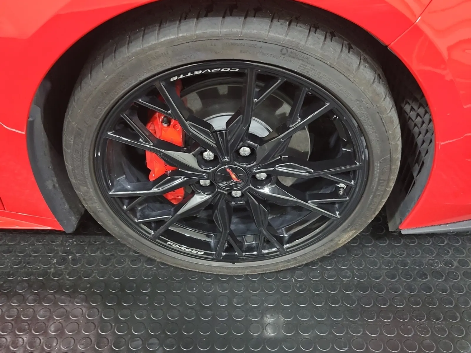 Right Front Wheel/Tire Photo