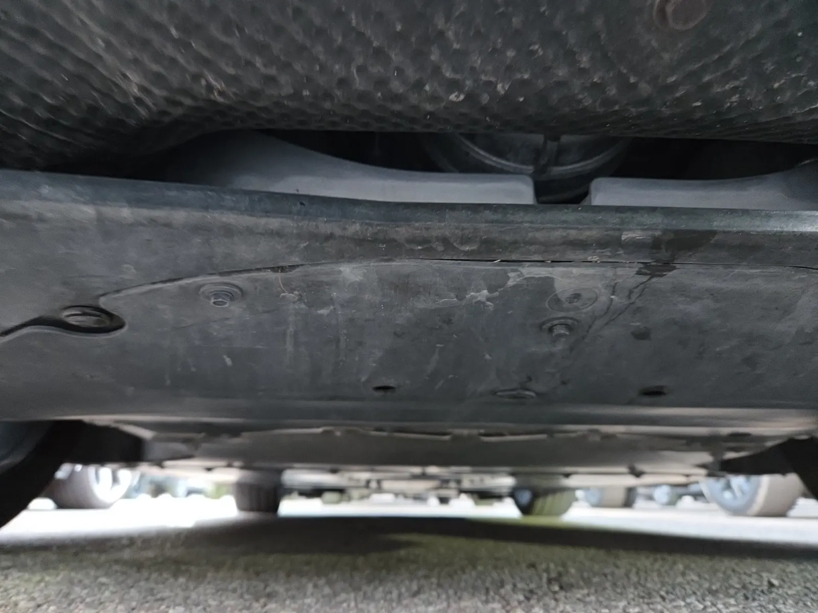 Undercarriage - Rear Photo
