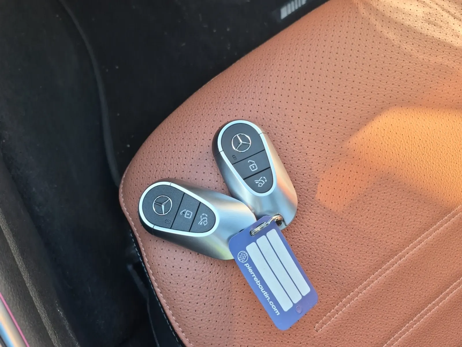Keys/Fobs/Manual Photo