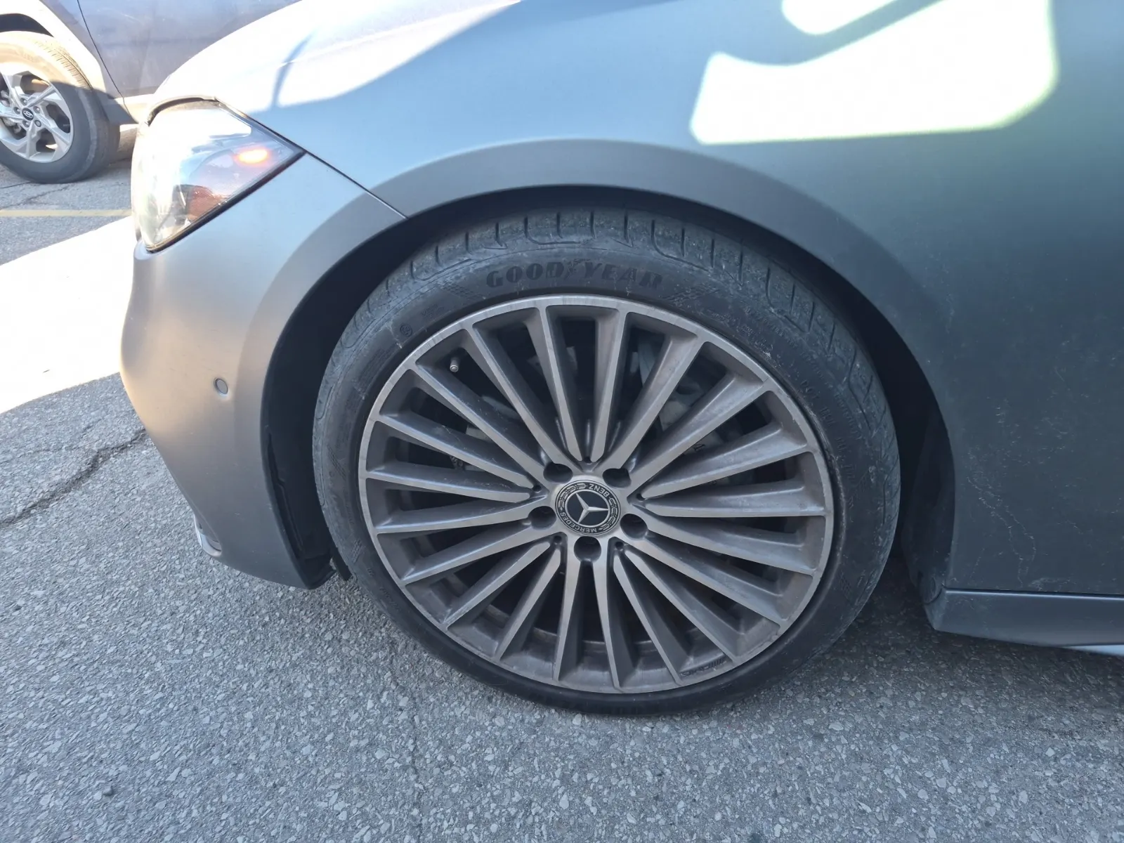 Front driver wheel/tire photo