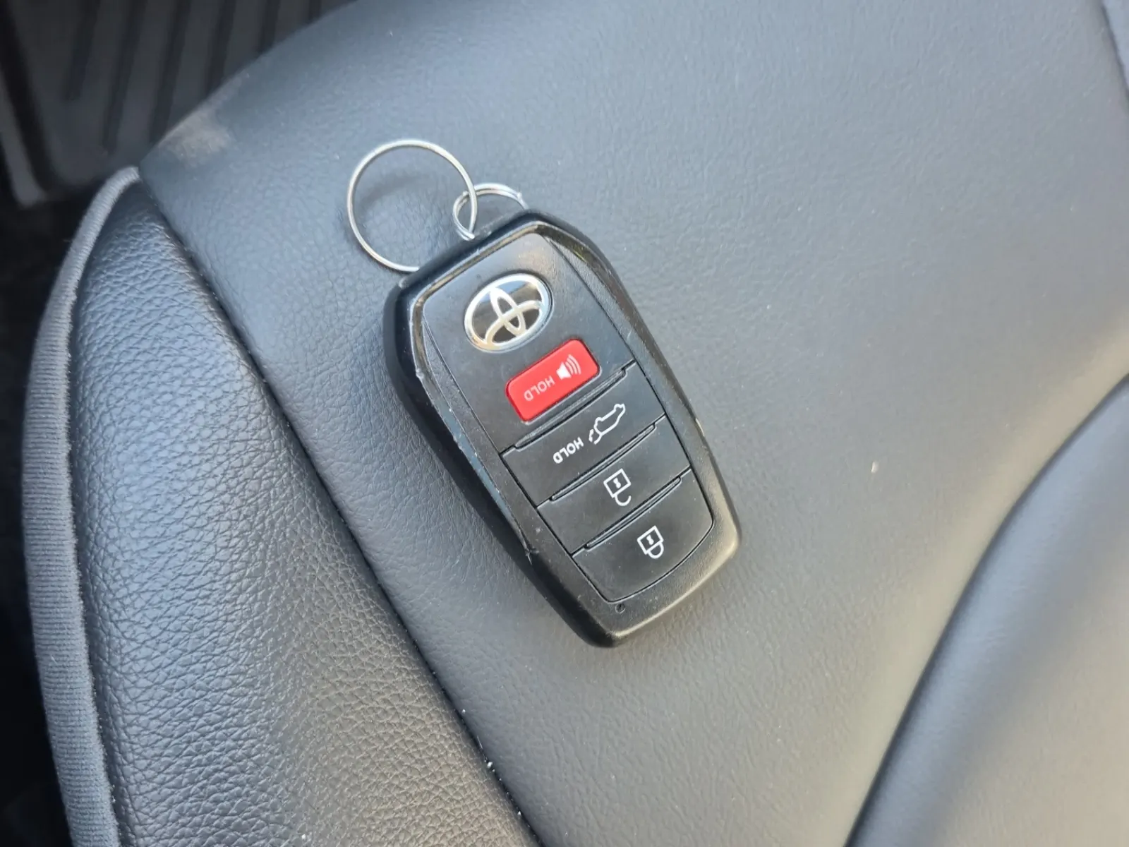 Keys/Fobs/Manual Photo