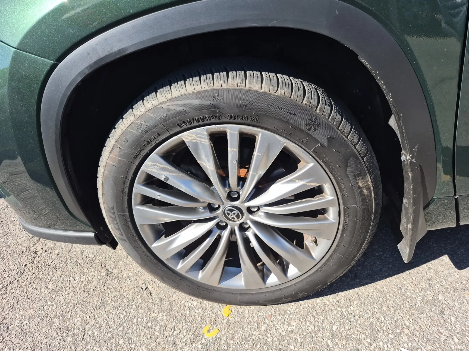 Front driver wheel/tire photo
